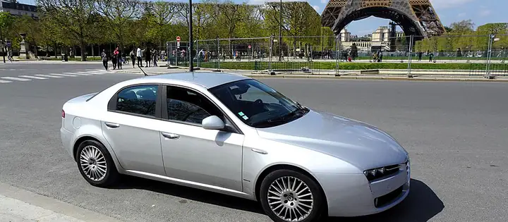 Alfa Romeo 159 1 — автомобиль
