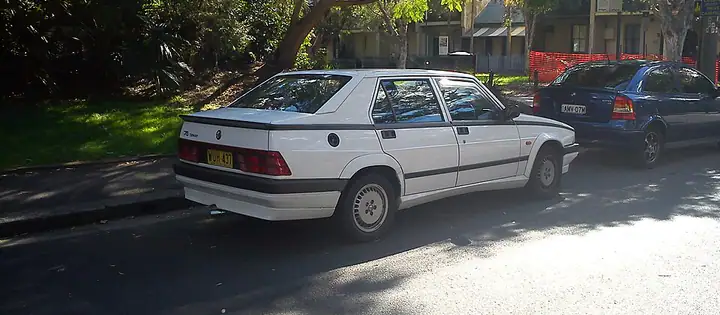 Alfa Romeo 75 1 дорест. / 1 рест. — автомобиль