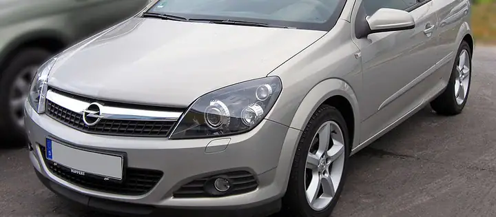 Opel Astra 4 дорест. / 4 рест. (J)
